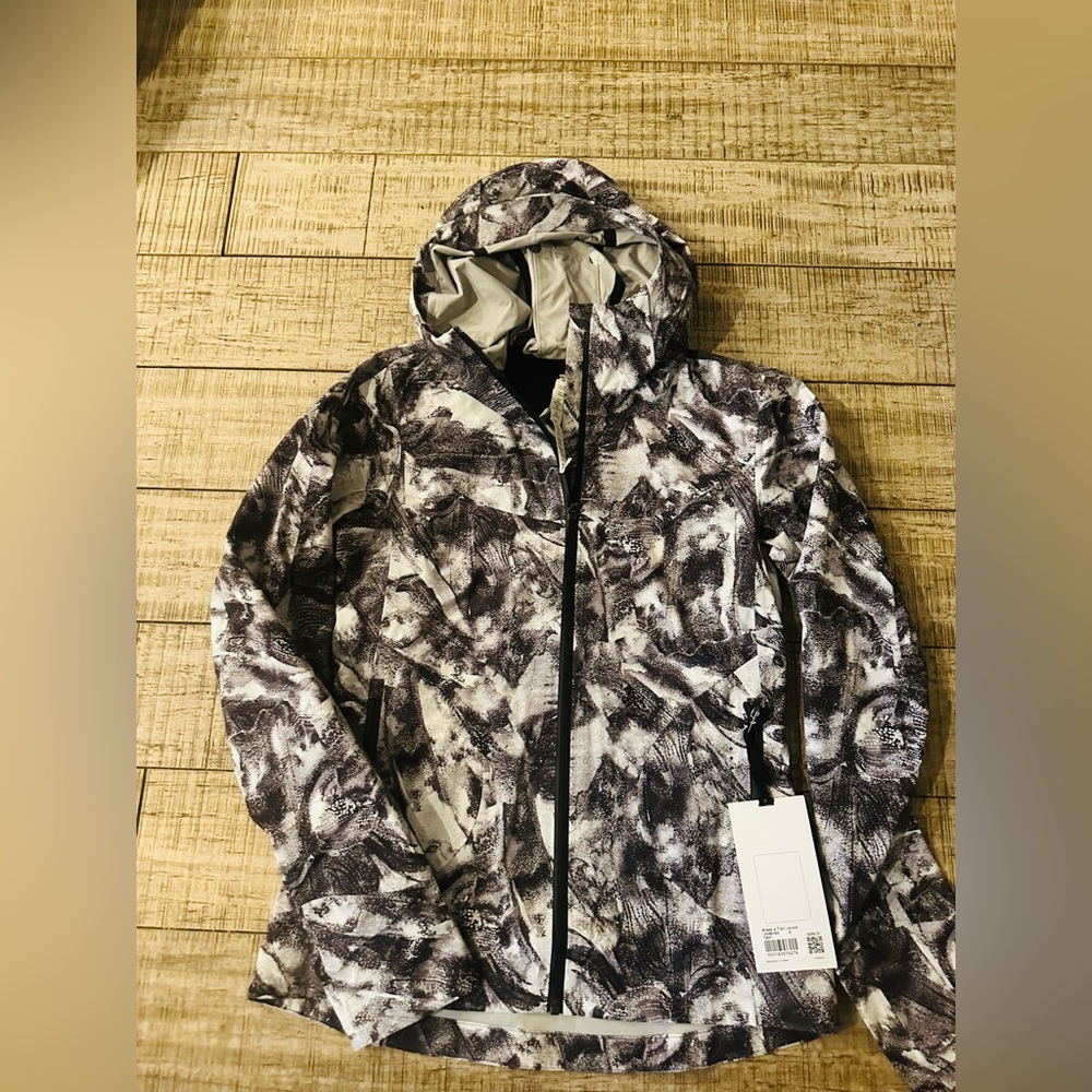 Lululemon Break a Trail Rain Jacket size 4 NWT